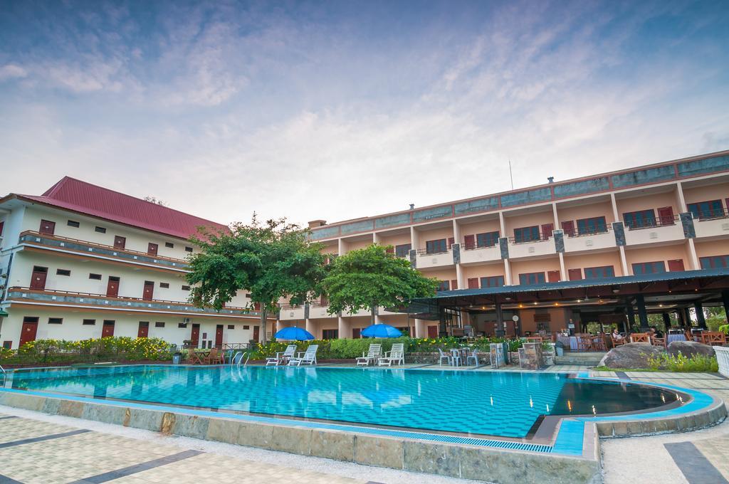 Bintan Agro Beach Resort & Spa Телукбакау Экстерьер фото
